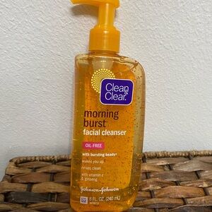 Morning burst facial cleanser with bursting beads